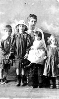 Elizabeth Bradshaw Tom, May, Maude, Lizzie. circa 1915 Brendan Hayden AUG23