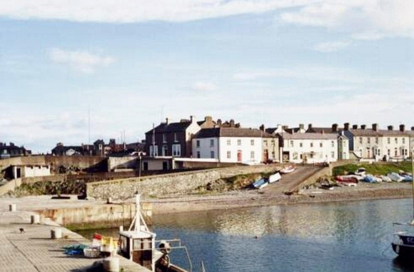 Greystones-Harbour-circa-1990-Pic-Liam-Clare-Olde-Days-981x644 (800x525)