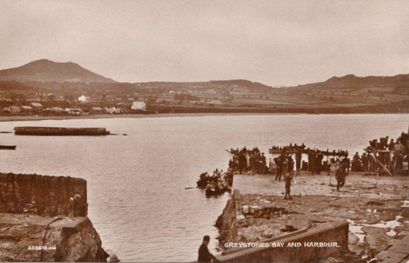 Greystones-Harbour-postcard-Sean-Tierney (800x514)