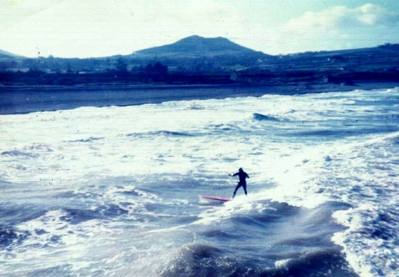 Kevin-Cavey-surfing-in-Greystones-on-his-first-fibreglass-board-1967-1020x708 (800x555)