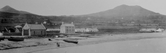 North-Beach-Cottages-Man-Woman-Robert-French-1024x326 (800x255)