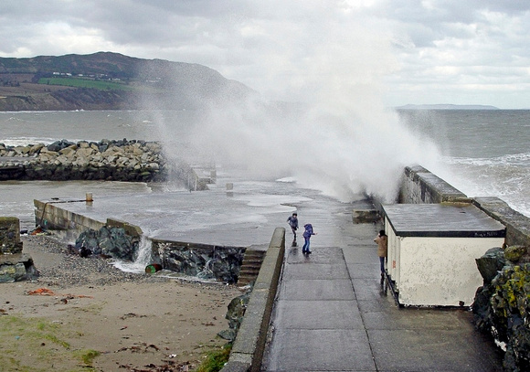 Greystones_Harbour Waves February 2006. Pic Eamon Flynn (800x561)