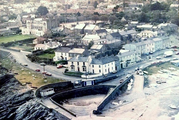 greystones-harbour-1980s-aerial-view-auto-adjusted-800x543