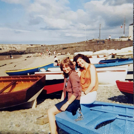 Paula-Hill-friend-at-The-Harbour-903x904 (1)