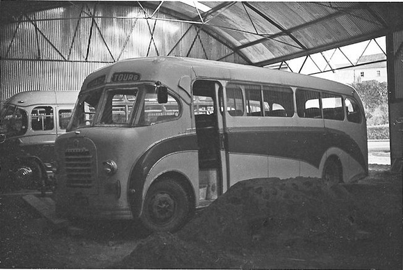 Murphys-Coaches-Depot-Dargle-Road-1965.-Source-Bray-Did-You-Know-652x436-652x436