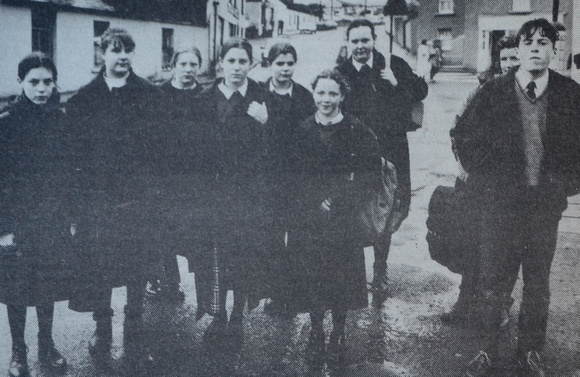 Kilcoole schoolkids protesting schoolbus apatheid 1994 Bray People 1