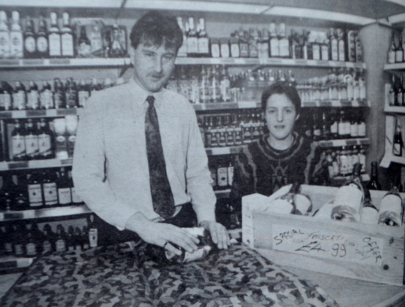 Manager Rodney Doyle & Mary Lawlor share another magical moment at Cheers 1995 Bray People