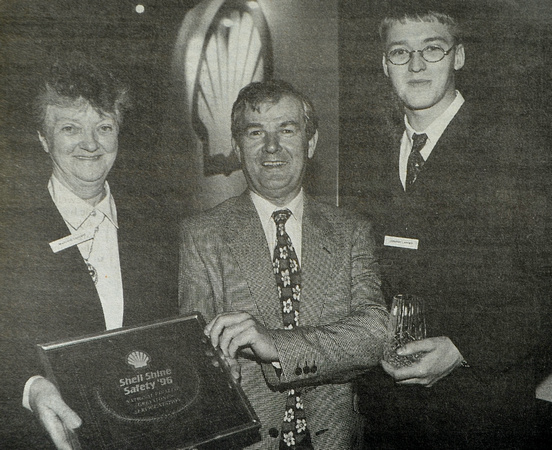 Madeline & Jonathan Leonard get their Shell Shine Safety 1996 plaque from Michael Coghlan 1997 Bray People