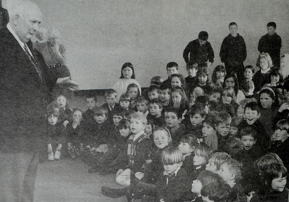 GAA Prez Jack Bootham visits Kilmacanogue National School 1997 Bray People