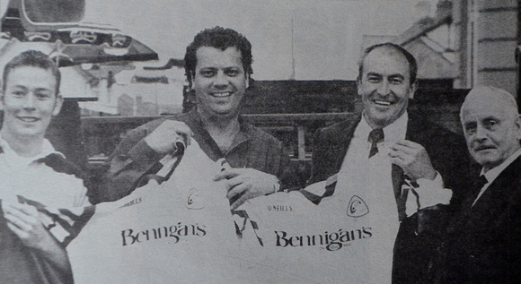 Eire Og get their Bennigan's tops with John Barry, Paul Hayden, Oliver Leonard & Patsy Vickers 1997 Bray People