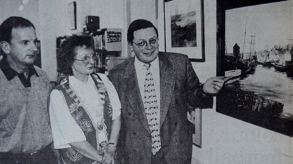 Librarian Gerry Maher, town chairwoman Patricia Feldwick & MCC George Jones play Spot The Boat 1998 Bray People