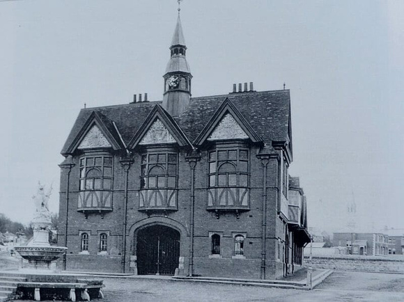 Bray-Archives-NOV17-Bray-Town-Hall-began-in-1881-completed-in-1884-Thomas-Deane-Son-architects-800x599-800x599