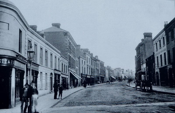 Bray-Archives-NOV17-Quinsborough-Road-with-cobbled-crossing-c.1880-800x518-800x518