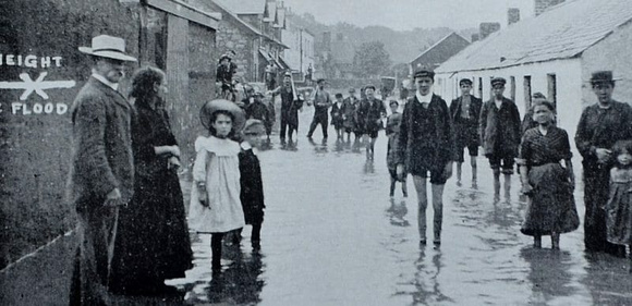 Bray-Archives-NOV17-Sheridans-Lane-Little-Bray-after-the-Aug-1905-flood-800x388-800x388