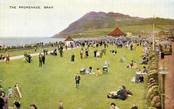 Promenade, Bray postcard in colour