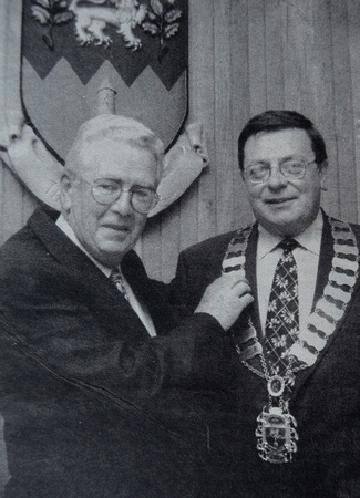 George Jones gets sworn in as new WCC chairman by Liam Kavanagh 1999 Bray People