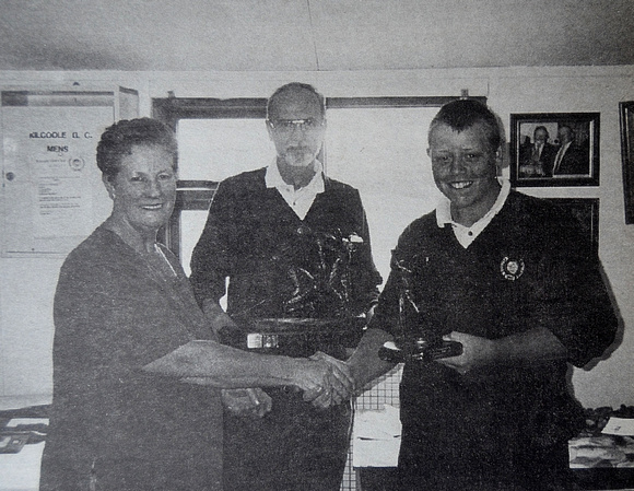 Berna McEntaggarts presents the Pat McEntaggart trophy to Robert Hurley as Kilcoole captain Tom Hudson looks on 1999 Bray People