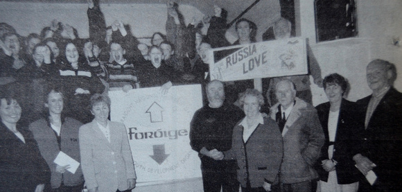 Kilcoole Foroige present carpenter Pat Tighe with £2,000 for Russian aid trip 1999 Bray People