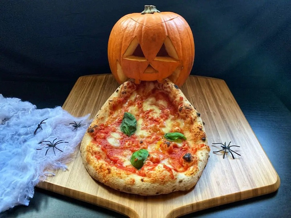 halloween pumpkin pizza bite