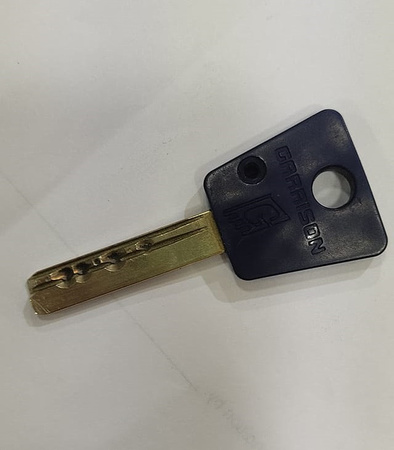 Found key outside Art'n'Hobby - with staff. 26OCT21 Clara Kingston Facebook