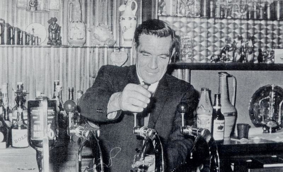 Legendary-barman-Larry-Ryan.-Source-Derek-Paine-800x485