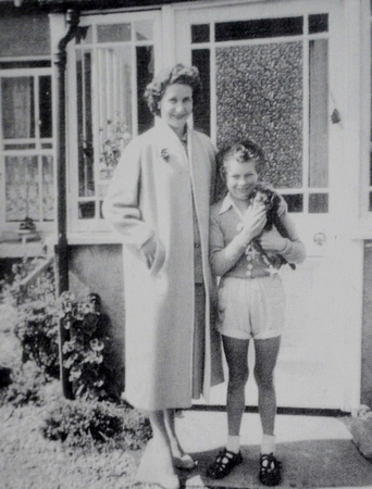 Betty-Redmond-with-June-Spurling.-Source-Derek-Paine-778x1024