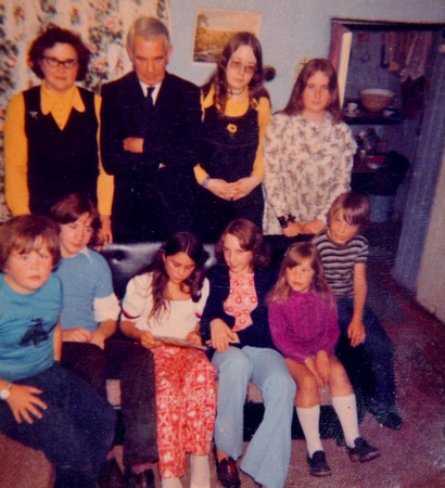 The-Byrne-Clan-Circle-Their-English-Relatives-1970s-934x1024-934x1024