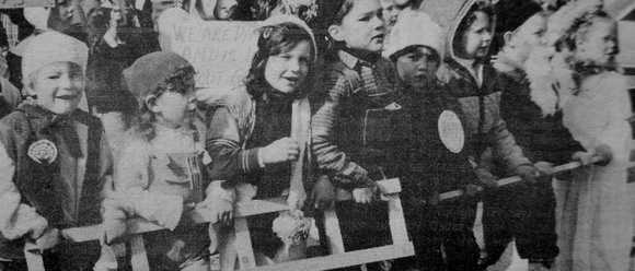 Greystones tots in our first-ever St Patrick's Day Parade Mar 1985 Bray People #1 (800x342)