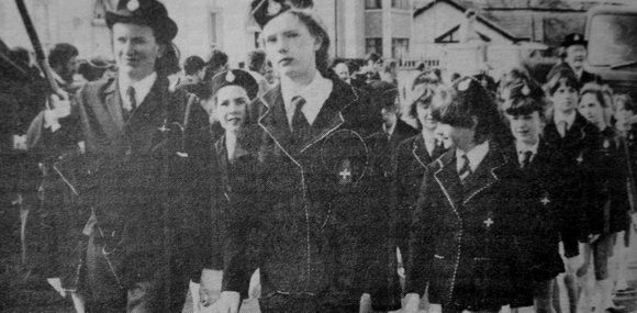 Greystones Girls Brigade at Paddy's Day Parade 1985 Bray People #1 (800x393)
