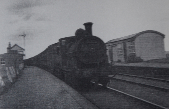 Locomotive 2541 leaving Newcastle station