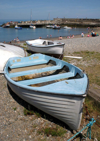 small-rowing-boats-on-the-beach-in-greystones-harbour-county-wicklow-ARDWTA-866x1222 (866x1222)