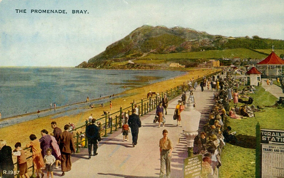 Bray Promenade 1956 Postcard. Source ebay 16APR20
