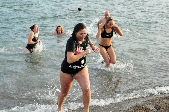 At-the-Christmas-Day-Swim-in-Greystones-2014-12-640x425