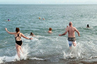 At-the-Christmas-Day-Swim-in-Greystones-2014-11-640x425