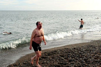 At-the-Christmas-Day-Swim-in-Greystones-2014-15-640x425