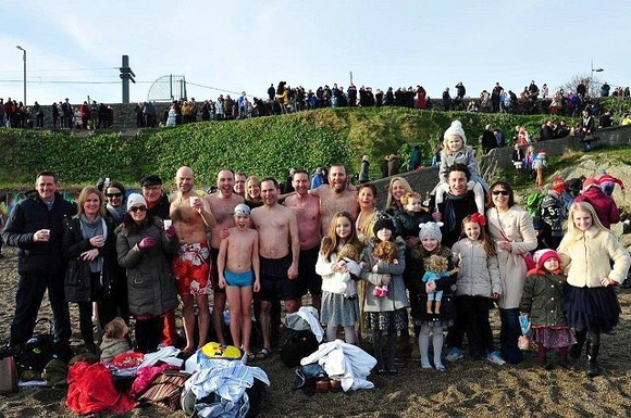 At-the-Christmas-Day-Swim-in-Greystones-2014-4-640x425