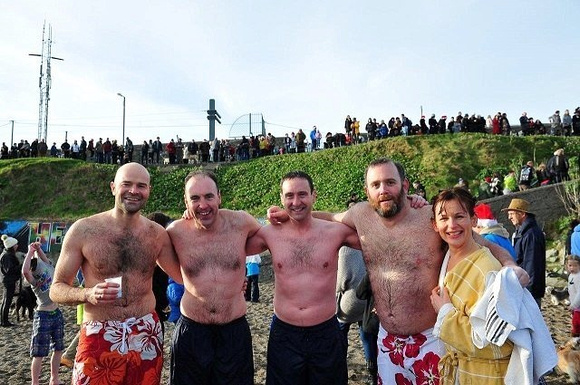 At-the-Christmas-Day-Swim-in-Greystones-2014-3-640x425